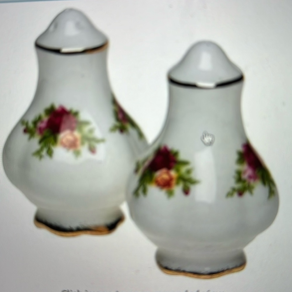 Royal Albert Old Country Roses 3 Inch Salt & Pepper Set Never Used